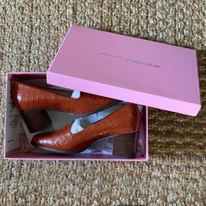 NEW Intentionally Blank Loafer Pump